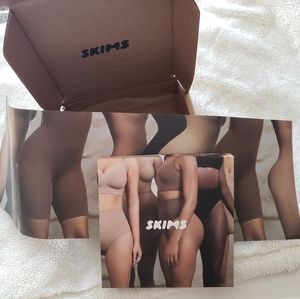 SKIMS: S/M - SIENNA BRIEF